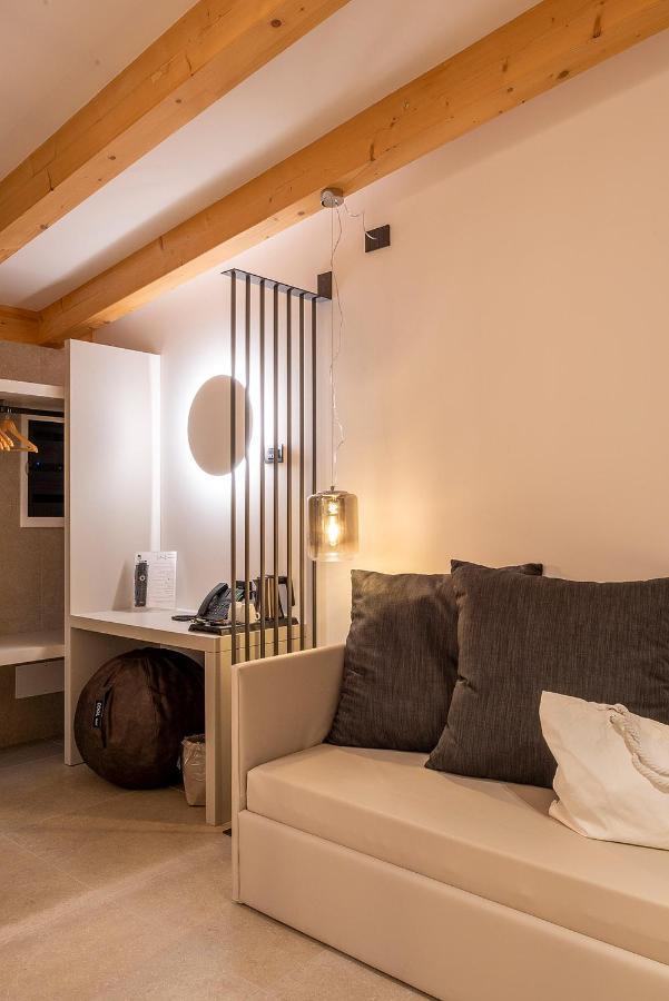 Relais Limonaia - Suites & Garden Spa トッリ・デル・ベーナコ エクステリア 写真