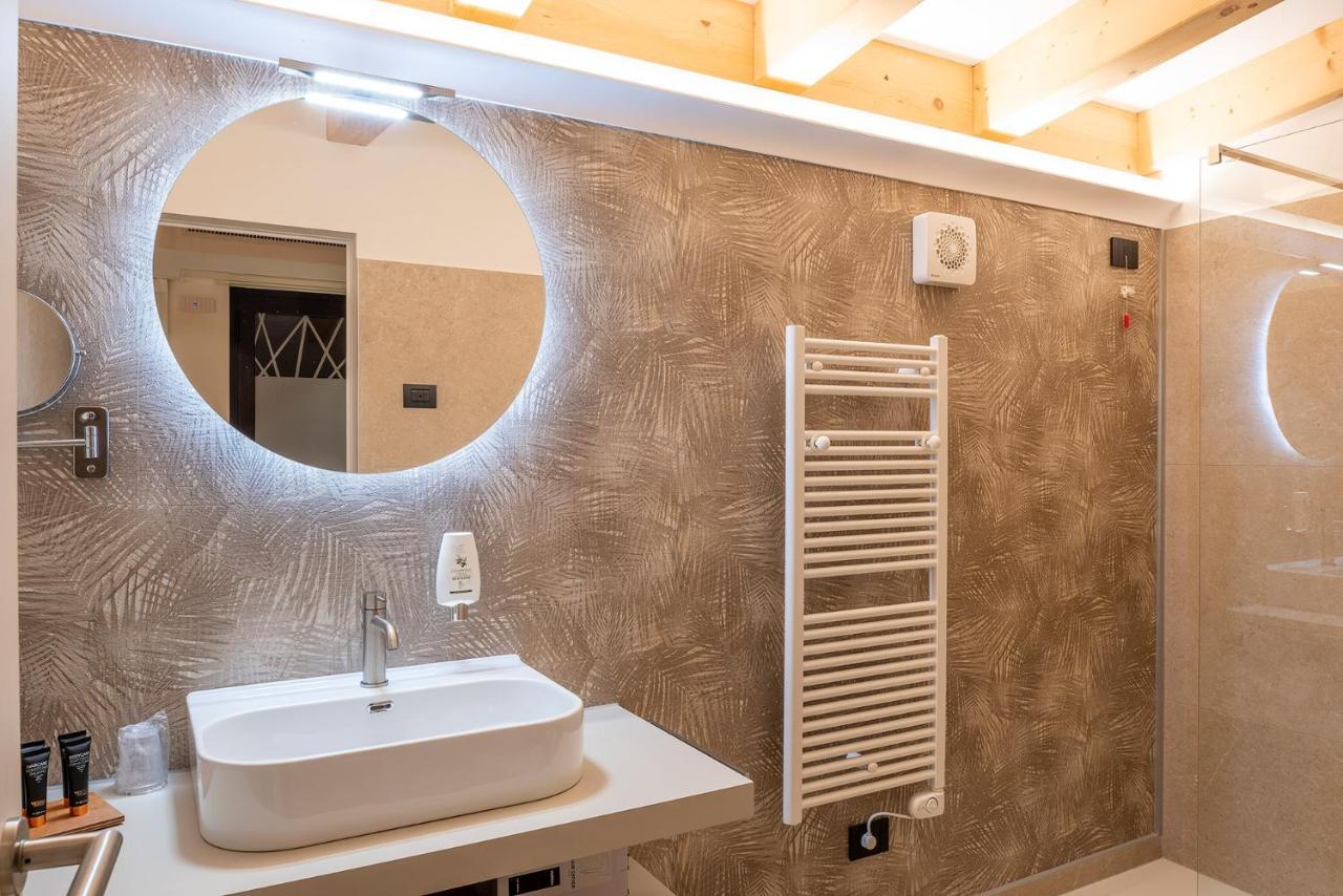 Relais Limonaia - Suites & Garden Spa トッリ・デル・ベーナコ エクステリア 写真