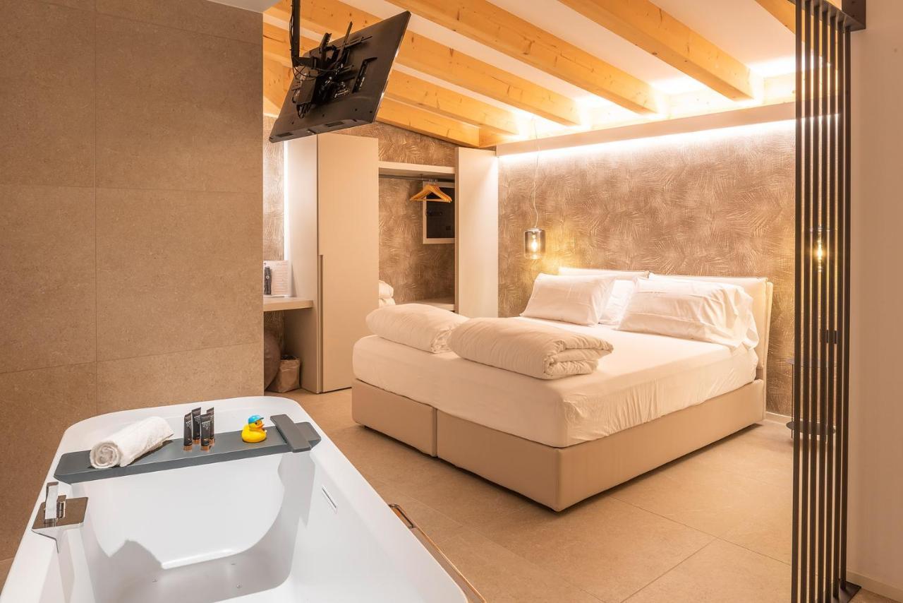 Relais Limonaia - Suites & Garden Spa トッリ・デル・ベーナコ エクステリア 写真