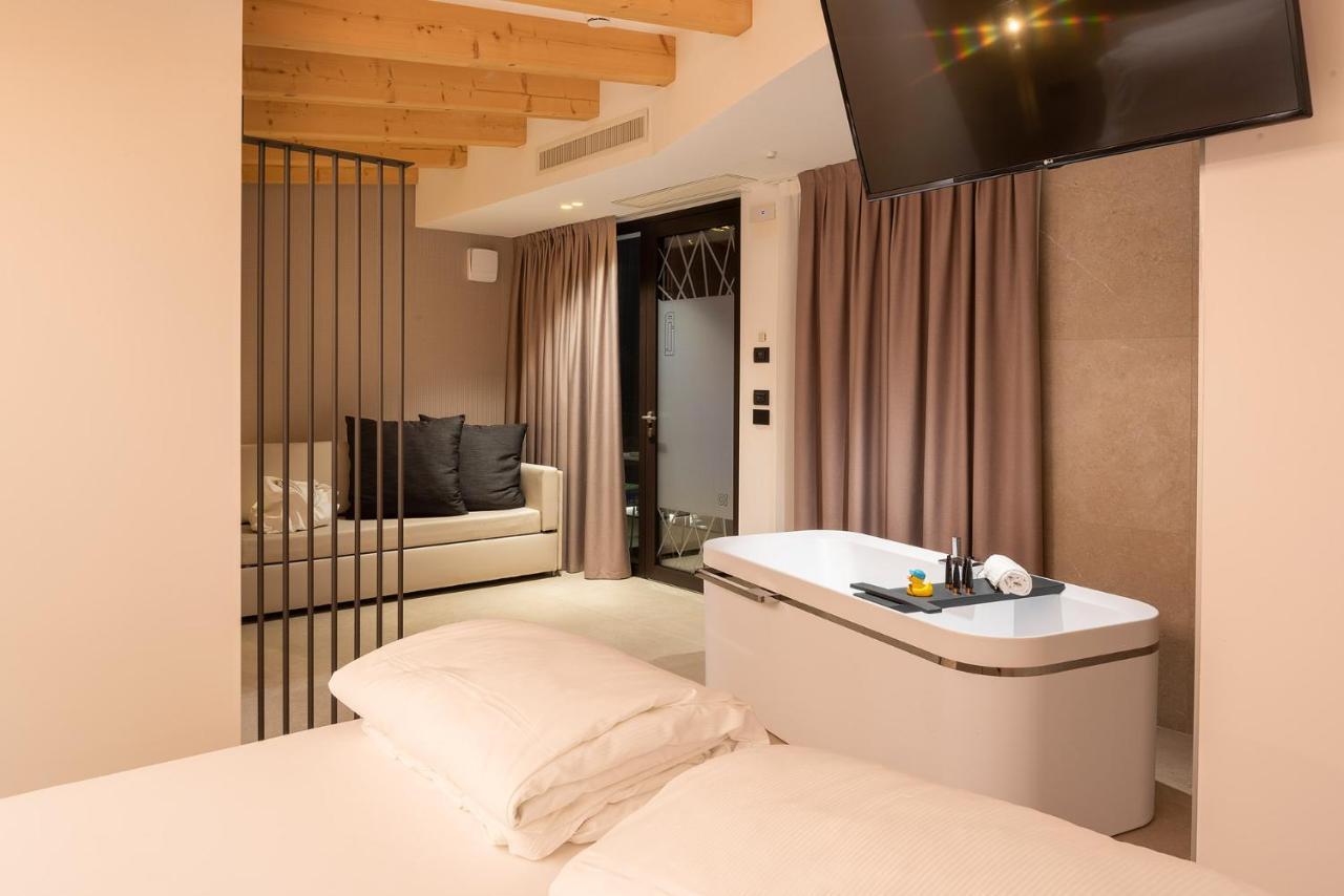 Relais Limonaia - Suites & Garden Spa トッリ・デル・ベーナコ エクステリア 写真